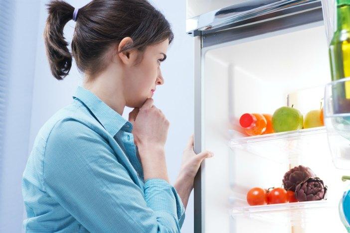 I suoni schioccanti del frigorifero sono normali?