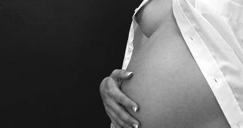 Pelle brutta in gravidanza, cosa fare? Beauty routine per una donna incinta