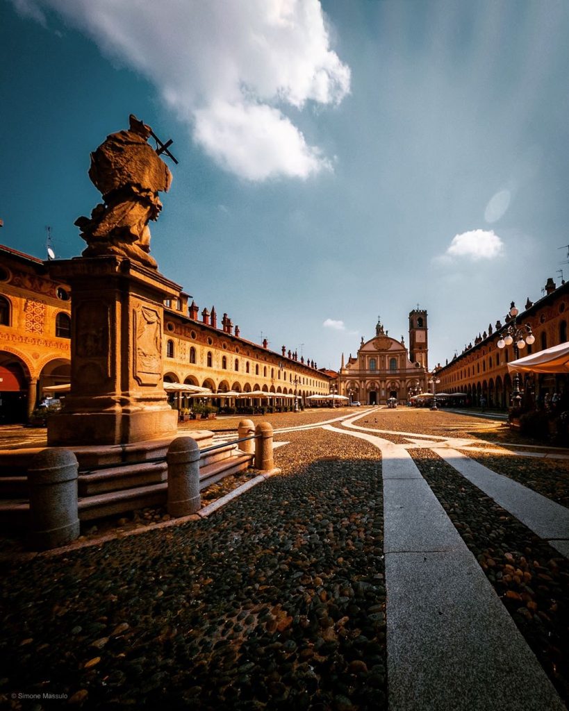 Piazza di Vigevano