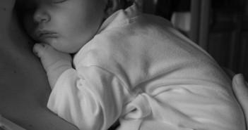 Frasi assurde che ti dicono quando hai in braccio un neonato frasi-assurde-neonati