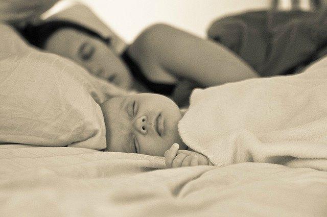 attachment-parenting-cosleeping