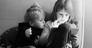 Bambini e gioco: come cambiano le loro abitudini? Nuova tappa del tour #inviaggioconChicco bambini-abitudini-gioco