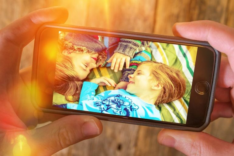 foto bambini online cosa dice legge