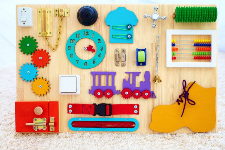 attività montessori bambini piccoli