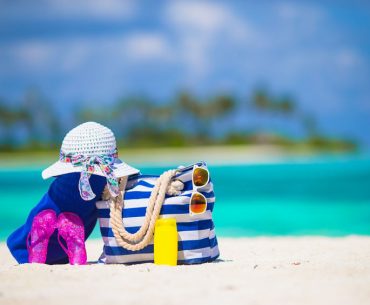 8 cose che troverai sempre nella borsa delle mamme al mare!