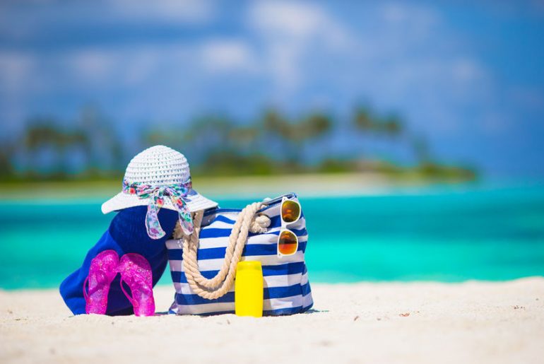 8 cose che troverai sempre nella borsa delle mamme al mare! borsa da mare mamma cosa contiene