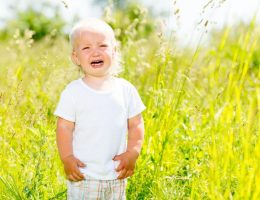 capricci-bambini-piccoli-urla-pianto