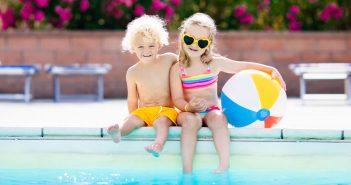 Come proteggere dal sole bambini e neonati proteggere dal sole bambini al mare e montagna