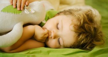 Il vero problema di un bambino che non dorme? I genitori! bambino non dorme colpa genitori
