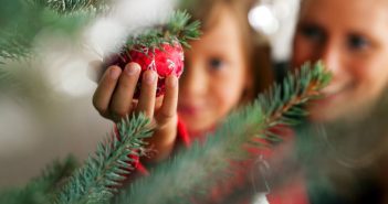 Albero di Natale: 10 idee per decorarlo insieme ai bambini albero natale