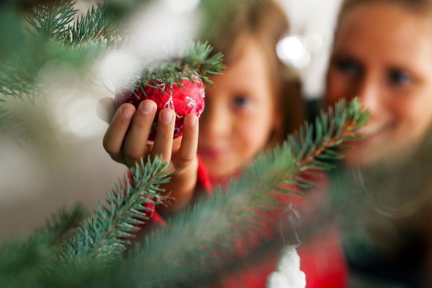 Foto Di Natale Con Bambini.Albero Di Natale 10 Idee Per Decorarlo Insieme Ai Bambini