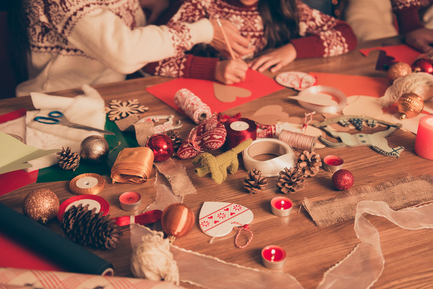 Regali Di Natale Fatti A Mano Dai Bambini.20 Lavoretti Per Natale Da Fare Con I Bambini Mammeacrobate