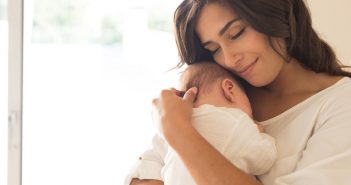 Farmaci e allattamento: come comportarsi? allattamento mamma