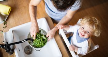 Learning tower: a cosa serve, come costruirla in casa o dove acquistarla