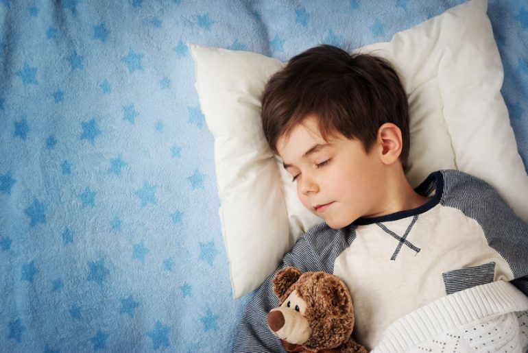 Dolori di crescita nei bambini: come riconoscerli e cosa fare dolori di crescita nei bambini