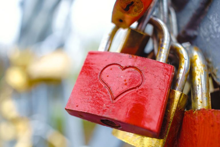 Serve un amore travolgente per affrontare l’adolescenza dei figli