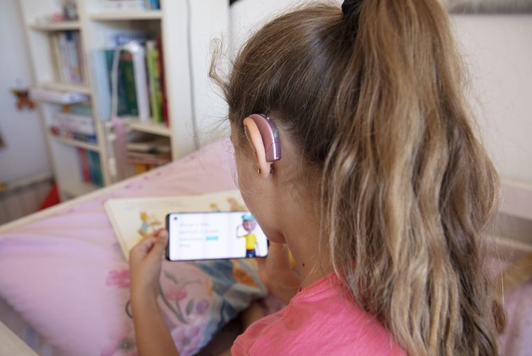 Un’app per avvicinare i bambini non udenti alla lettura: StorySign di Hauwei huawei