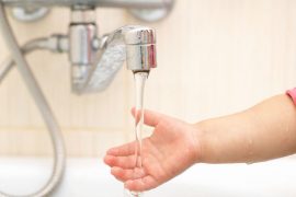 insegnare ai bambini a lavarsi le mani