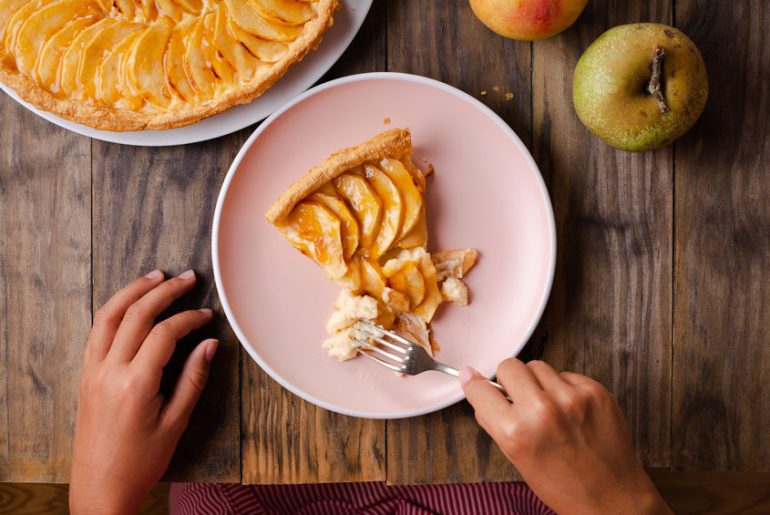 Torta di mele: ricetta semplice da preparare con i bambini torta di mele ricetta con bambini