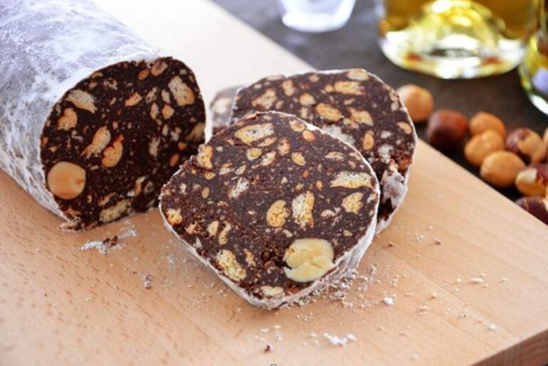 Salame di cioccolato: il dolce facilissimo da preparare insieme ai bambini salame al cioccolato