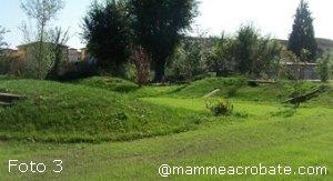 Spazi naturali di gioco nel giardino della scuola